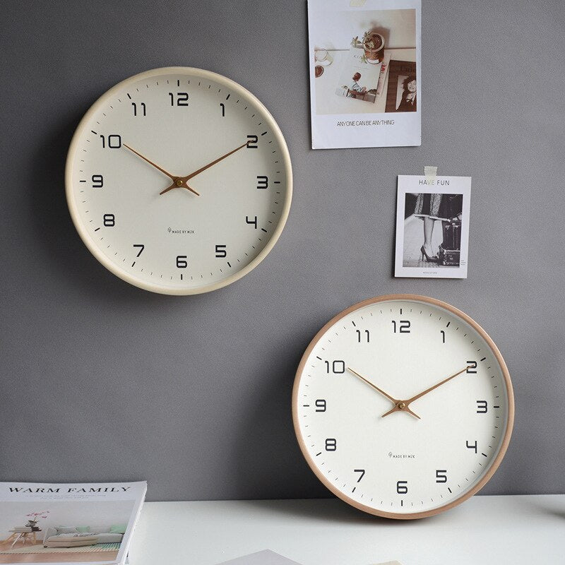 Horloge murale ronde en bois scandinave minimaliste